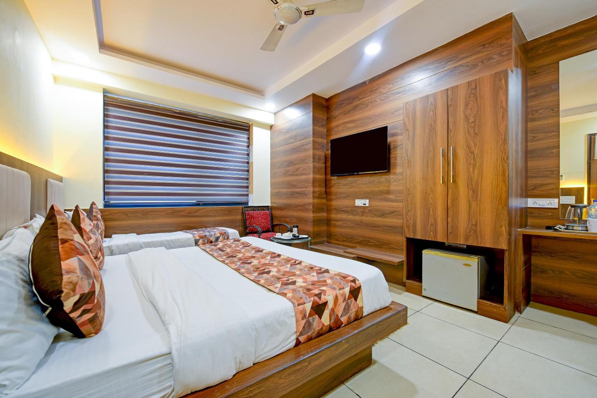 Hotel Le Grand - Walk-In From Rk Ashram Metro Station Nueva Delhi Exterior foto