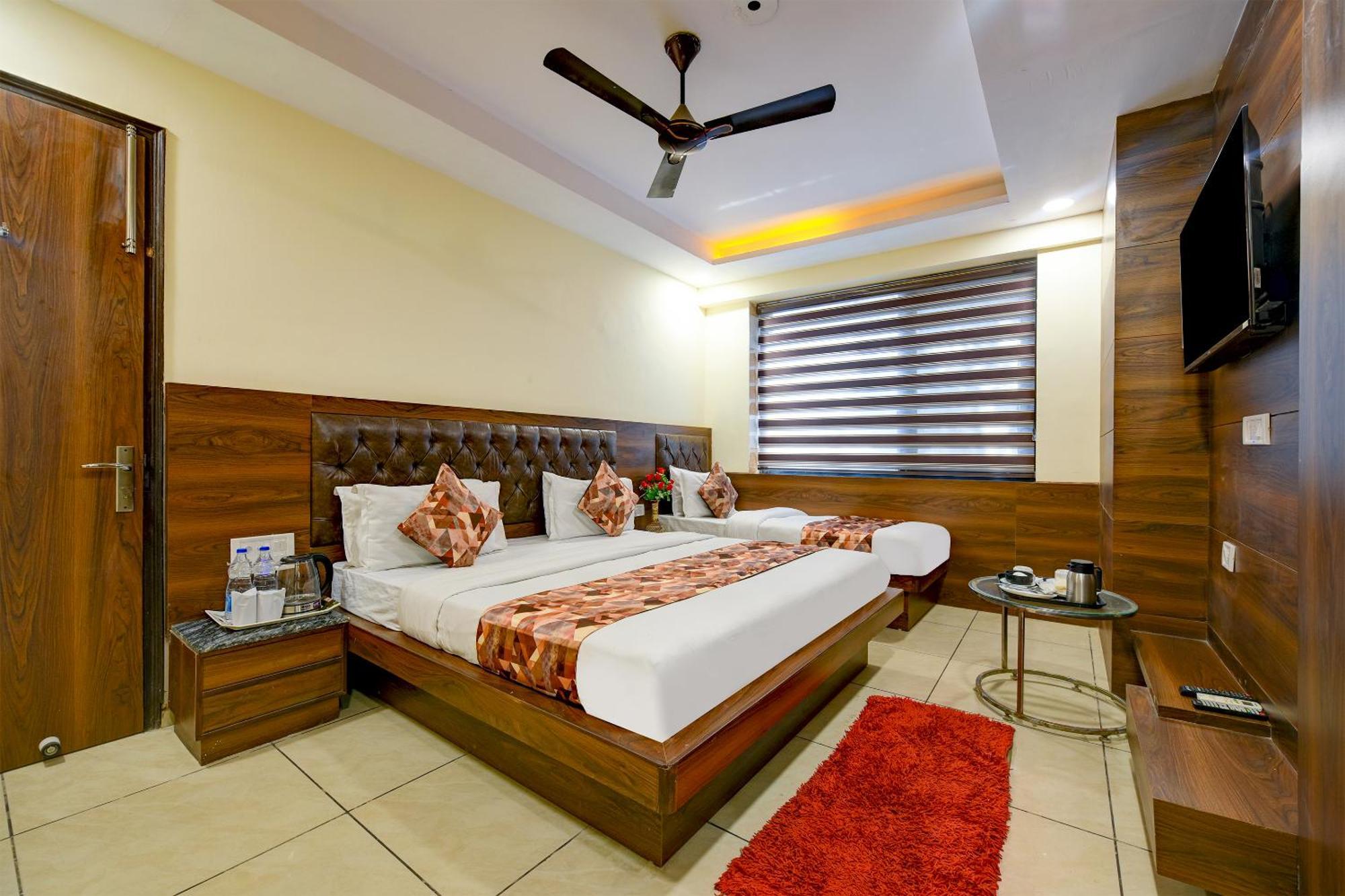 Hotel Le Grand - Walk-In From Rk Ashram Metro Station Nueva Delhi Exterior foto