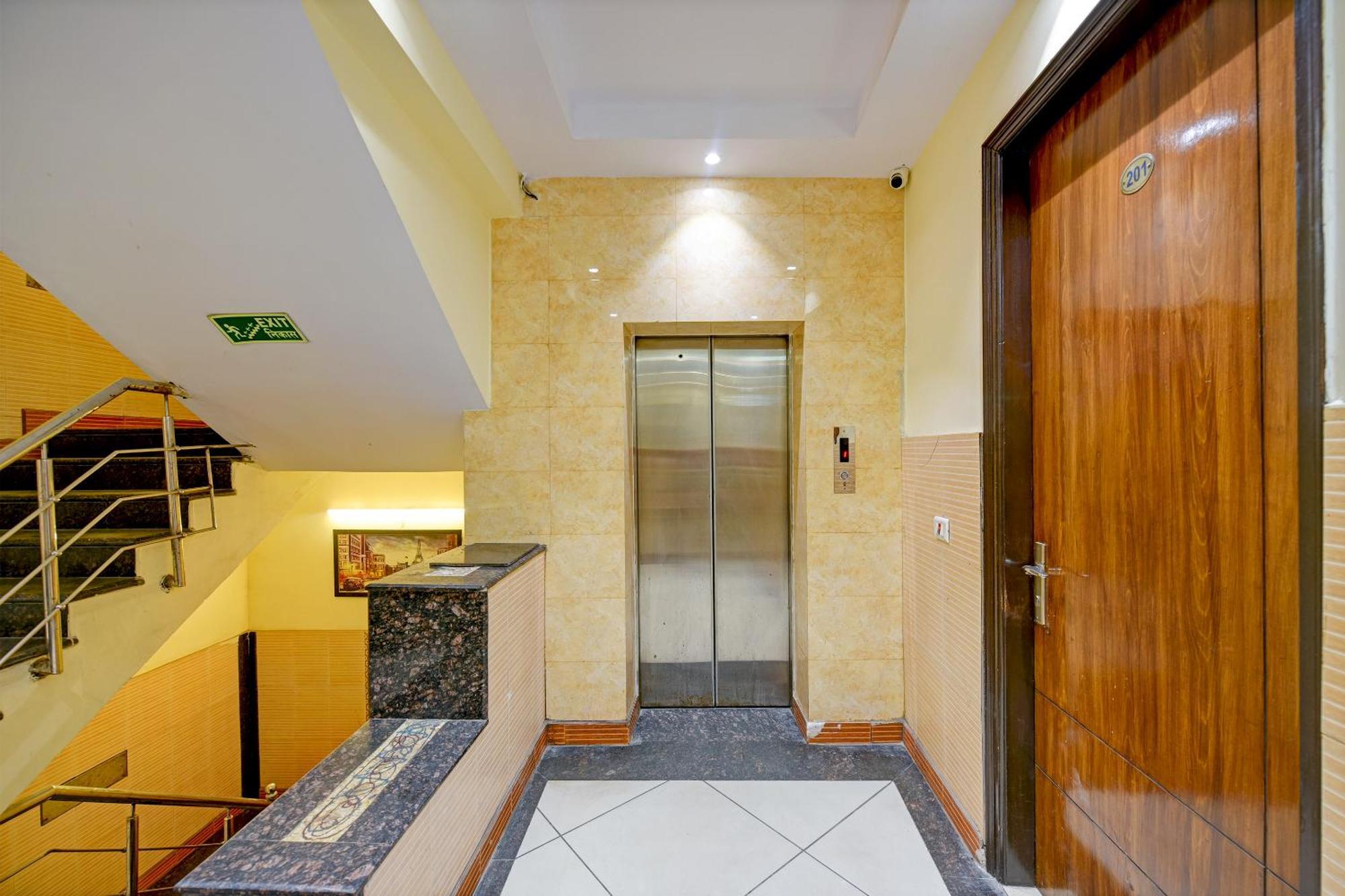 Hotel Le Grand - Walk-In From Rk Ashram Metro Station Nueva Delhi Exterior foto