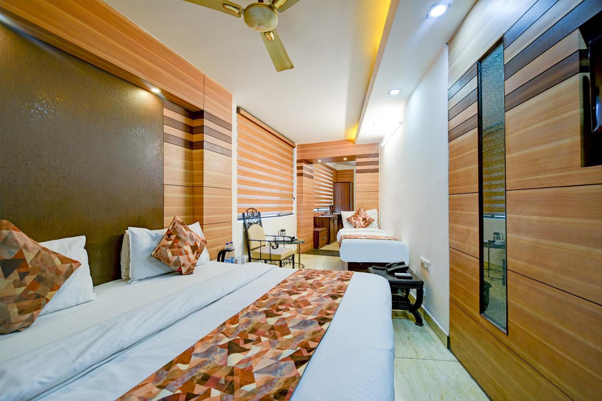 Hotel Le Grand - Walk-In From Rk Ashram Metro Station Nueva Delhi Exterior foto