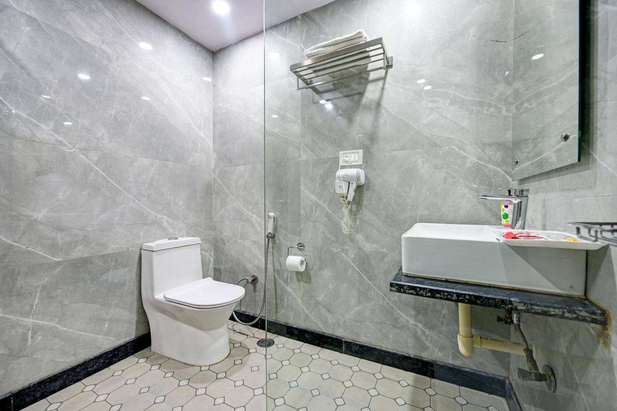 Hotel Le Grand - Walk-In From Rk Ashram Metro Station Nueva Delhi Exterior foto