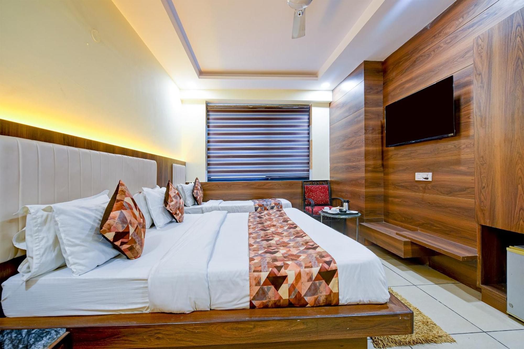 Hotel Le Grand - Walk-In From Rk Ashram Metro Station Nueva Delhi Exterior foto