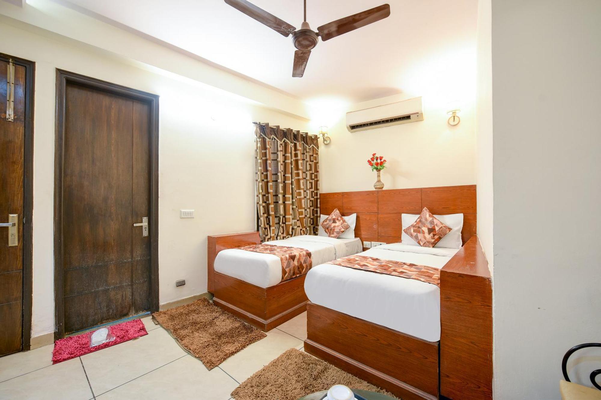 Hotel Le Grand - Walk-In From Rk Ashram Metro Station Nueva Delhi Exterior foto